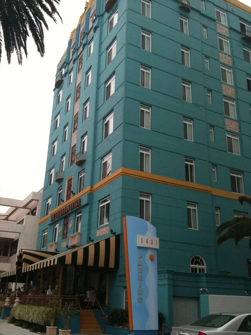 At the Georgian. Love this place. - feature image